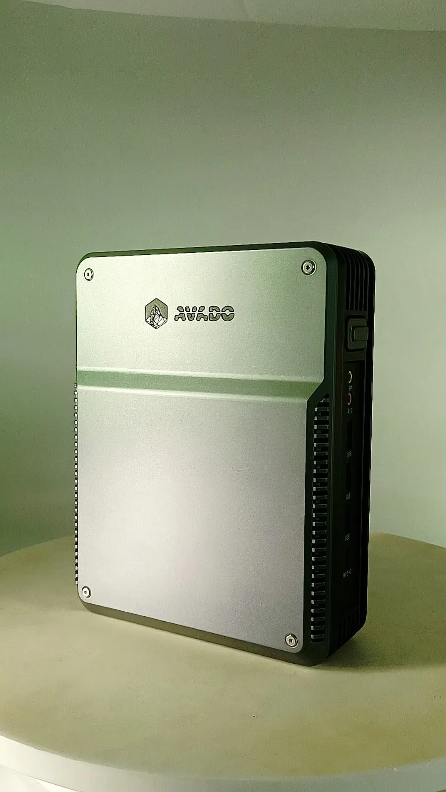 AVADO with Intel Core Ultra 7 255H